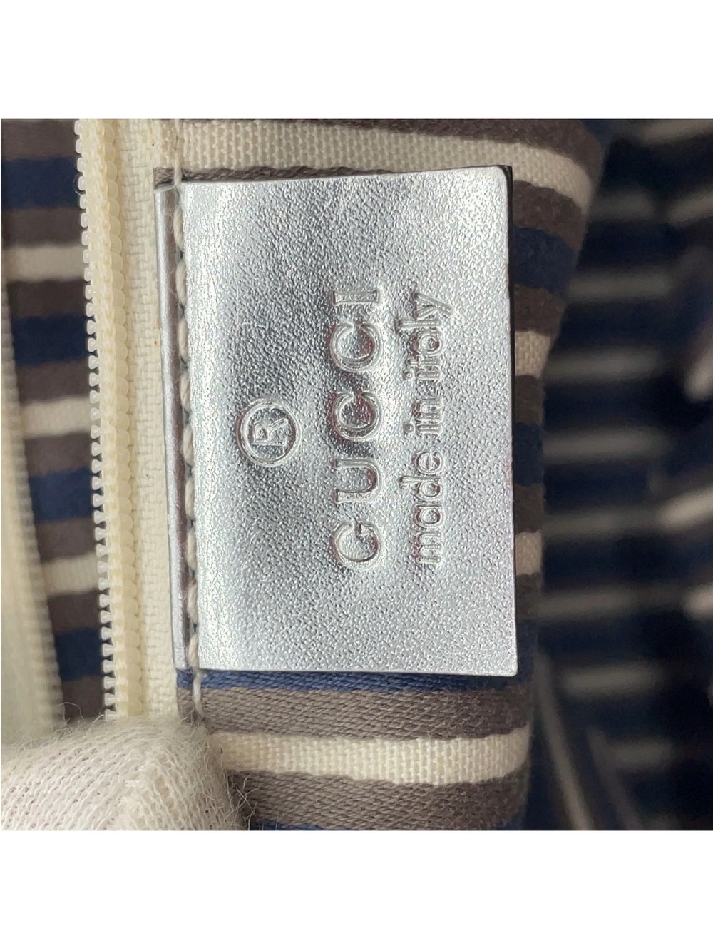 Gucci interlocking G Monogram Hobo Bag - metallic silver - Picture 9 of 14